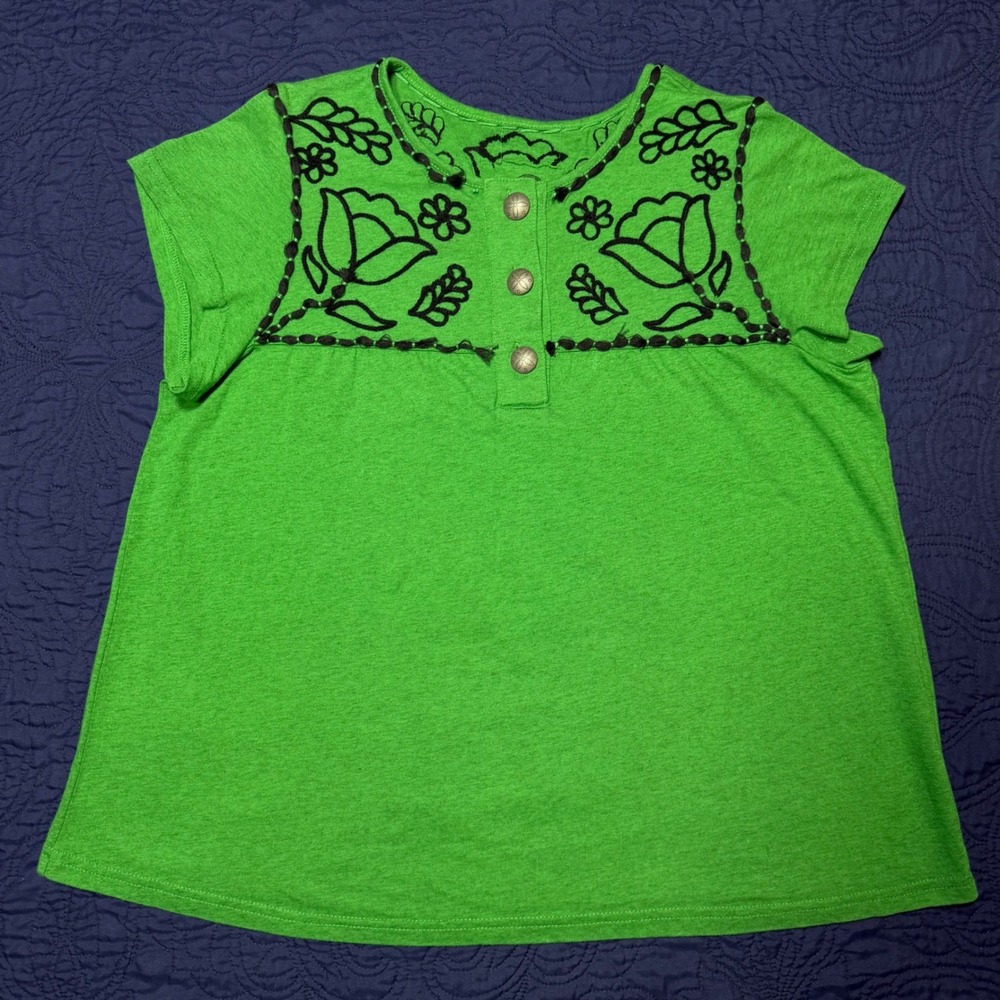 Double D Ranch Morales Green Floral Embroidered Henley Top Concho Buttons Small